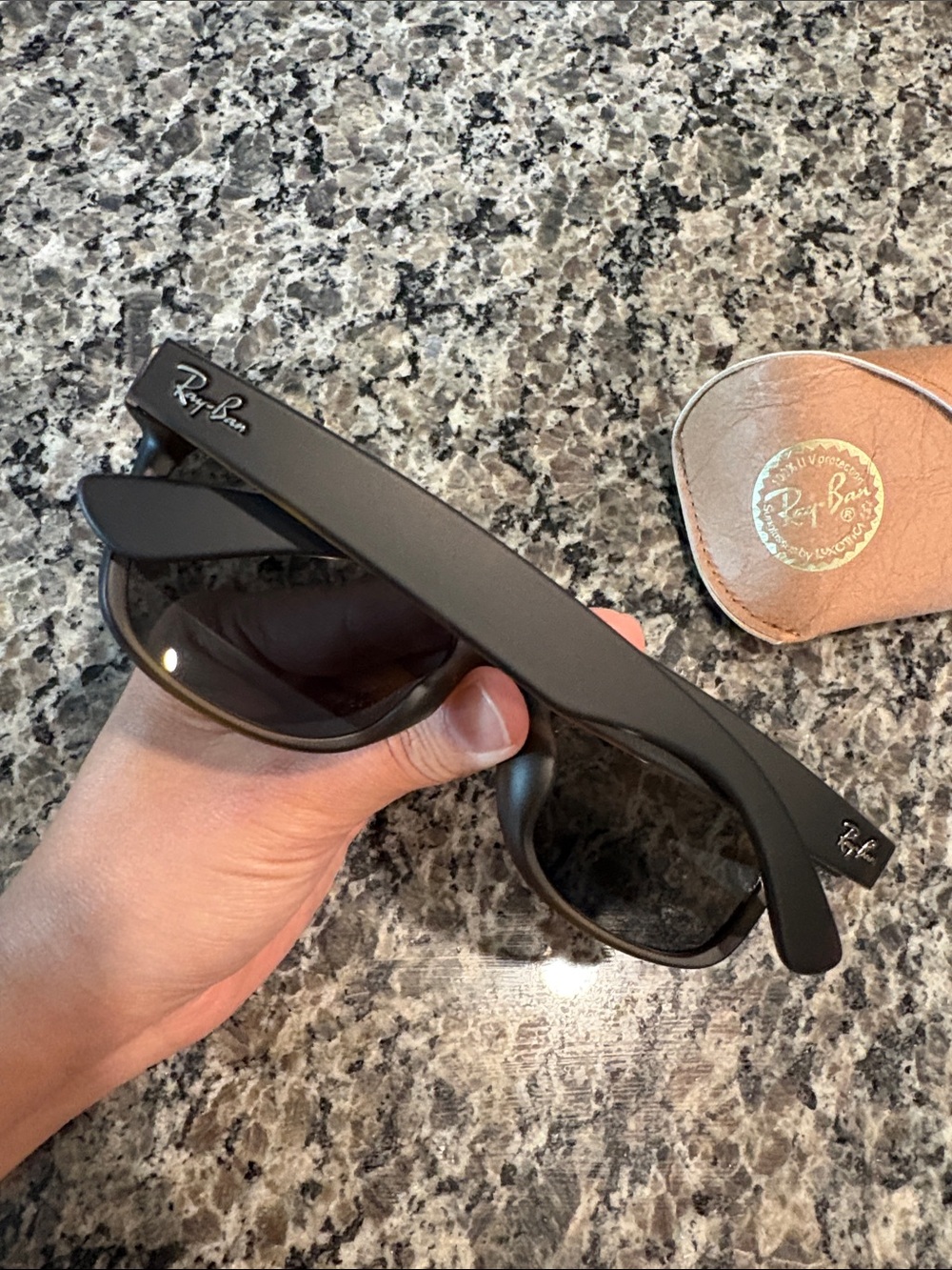 NWOT Ray-Ban Wayfarer Men’s Matte Sunglasses with Tan Case - Picture 9 of 9